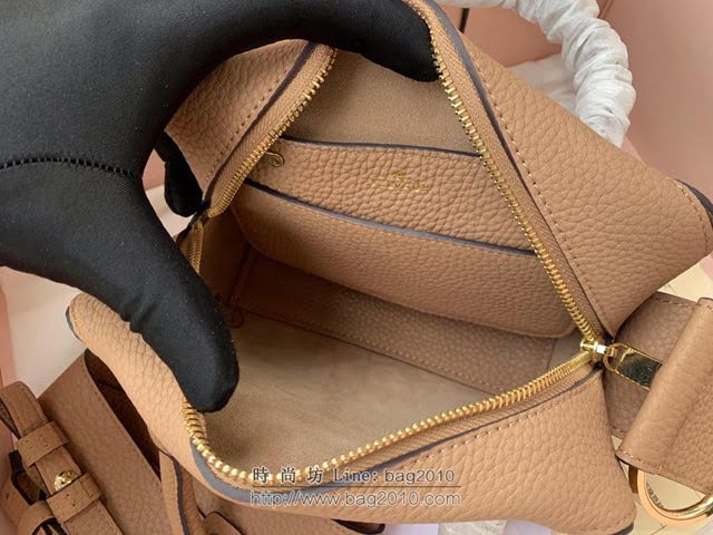 DELVAUX女包 標誌性包款 旋轉拎著提把D扣環 德爾沃女手提包 CL0020 奶茶色 Delvaux信封袋  fcs1261